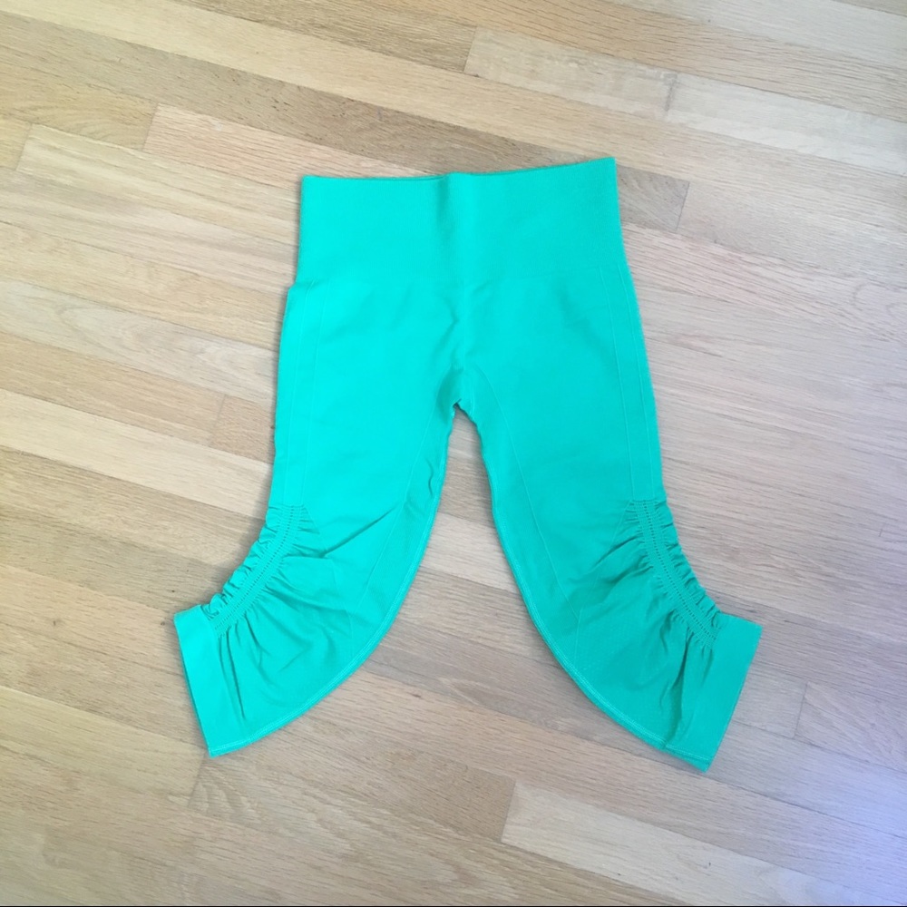 Lululemon In The Flow Crop Sz 4 Green Bean